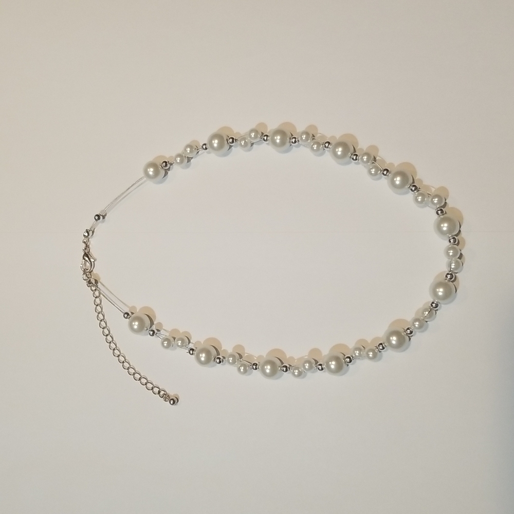 Beautiful faux pearl and silver ball necklace, NWOT